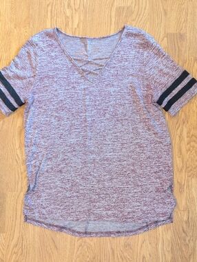 flirtitude Marled Mauve V-Neck Short Sleeve Top with Black Sleeve Stripes